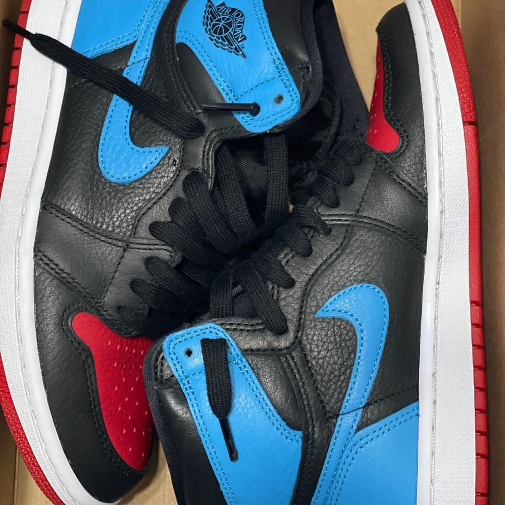 Women’s Air Jordan 1 High OG ‘UNC to Chicago’